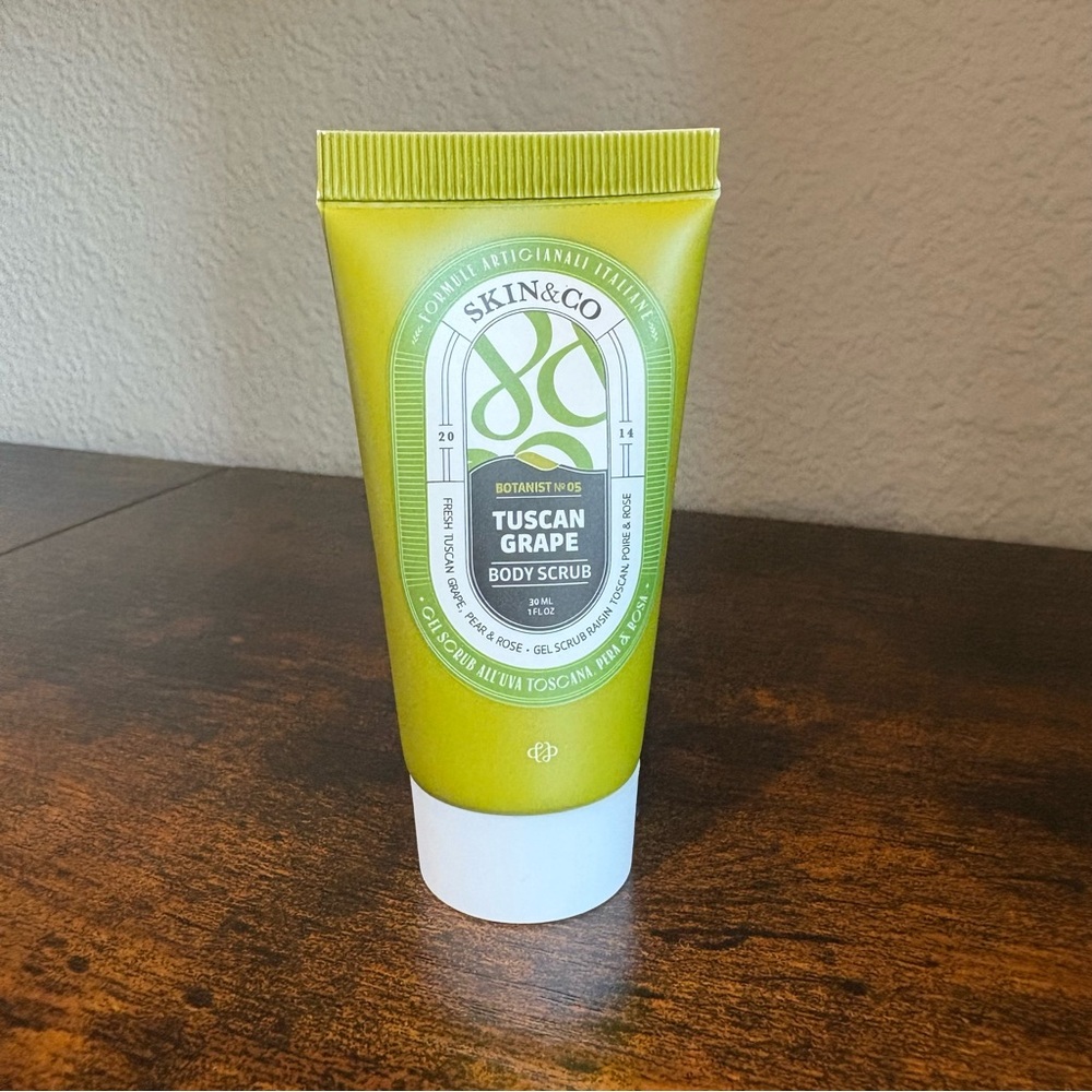 SKIN & CO. TUSCAN GRAPE Body Scrub Deluxe Mini Size Perfect for Travel